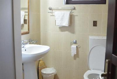 Casă cu 10 camere cu Teren 580 Mp în Poiana Țapului - 9