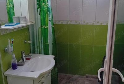 Apartament cu 3 camere decomandat în Micro 20