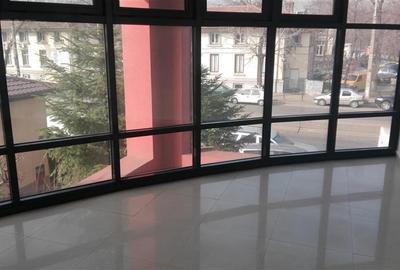 Birou, de 48 mp, în Central - 8