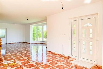 Casă individuală cu 4 camere cu Canalizare în Central - 2