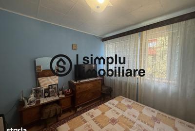 Apartament cu 3 camere semidecomandat în Calea București
