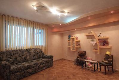 Apartament cu 2 camere decomandat în Micro 20 - 1