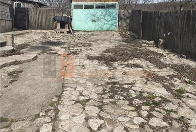 Casă cu 4 camere decomandat în Strezeni - 7