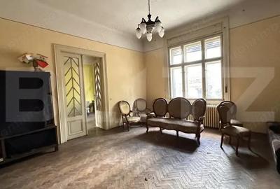 Casă cu 4 camere cu Teren 344 Mp în Central - 1