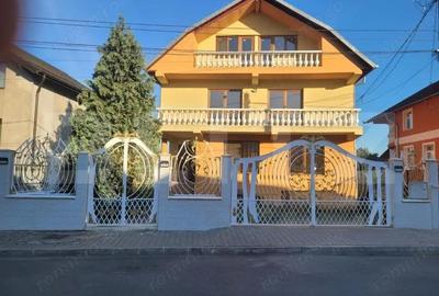 Casă cu Teren 500 Mp în Central - 3