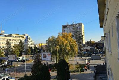 Apartament cu 3 camere în Central - 2