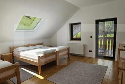 Casă cu 5 camere cu Teren 2908 Mp în Central - 1