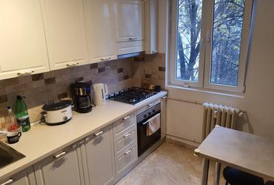 Apartament cu 3 camere decomandat, mobilat în Domenii