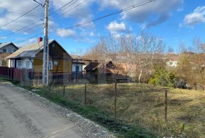 Casă cu 3 camere cu Teren 1048 Mp în Central - 1