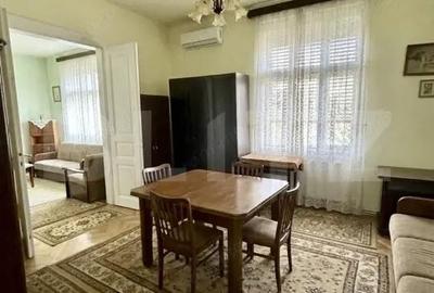 Casă cu 3 camere cu Teren 755 Mp în P-ța Unirii - 1