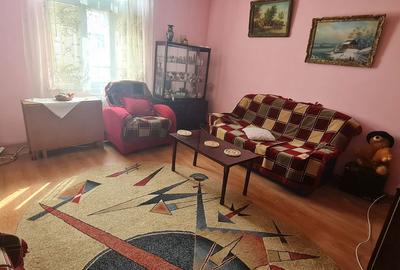 Casă cu 4 camere cu Teren 460 Mp în Central