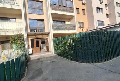 Apartament cu 2 camere semidecomandat, mobilat în Central