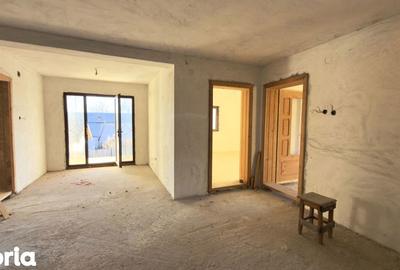 Casă cu 5 camere cu Teren 1186 Mp în Pietroșani - 9