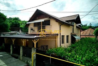 Casă cu 4 camere cu Teren 140 Mp în Galata - 2