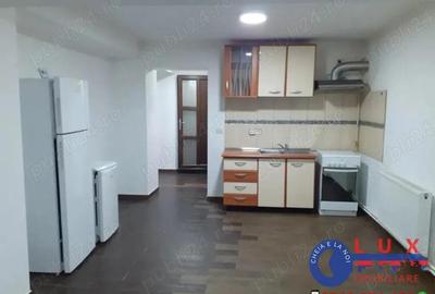 Apartament cu 5 camere decomandat în E3 - 4