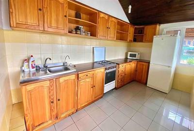 Casă individuală cu 13 camere cu Canalizare în Central - 7