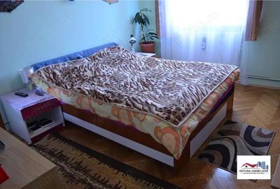 Apartament cu 3 camere decomandat în Dâmbu Pietros - 2