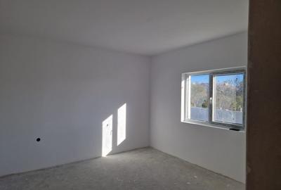 Casă cu 4 camere cu Teren 244 Mp în Est - 4