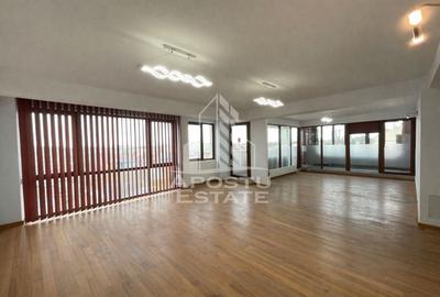 Birou, de 143 mp, în Complex Studențesc - 3