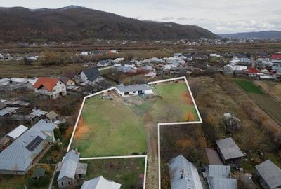 Casa / Vila cu 5 camere de vanzare - 1