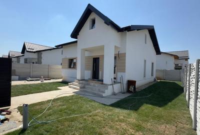 Casă individuală cu 3 camere cu Canalizare în Central - 4