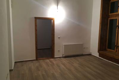Spațiu comercial, de 60 mp, în Central - 3