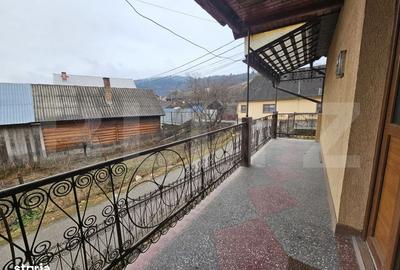 Casă cu 4 camere decomandat în Gura Roșiei - 4