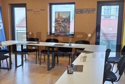 Spațiu comercial, de 90 mp, în Central - 3