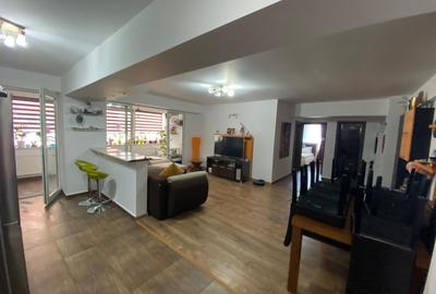 Apartament cu 3 camere decomandat, mobilat în Tomis Nord