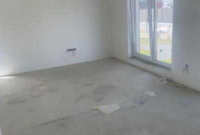 Casă cu 3 camere în Sub Coastă