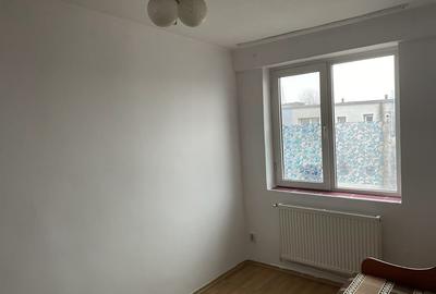 Apartament cu 3 camere semidecomandat în Pieptănari - 1