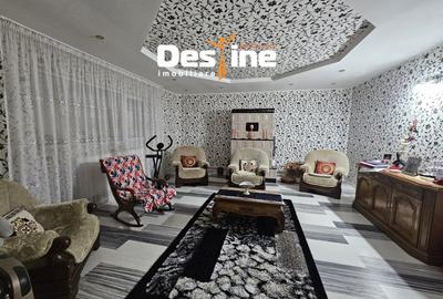 Casa cu etaj si mansarda, 7.200 mp teren, in comuna Probota - 2