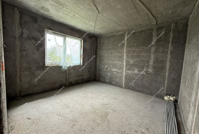 Casa la rosu dispusa pe Parter | 740 Teren | Sag - 12