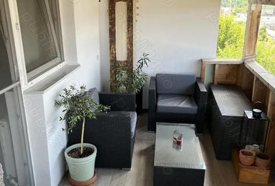 Apartament cu 4 camere decomandat în Zăvoi - 2
