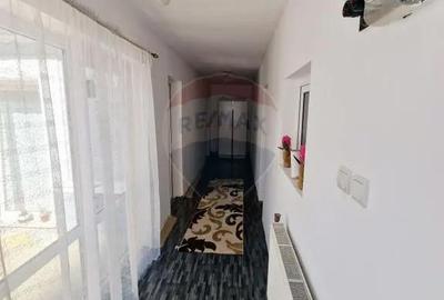 Casă cu 7 camere cu Garaj în Zănești - 9