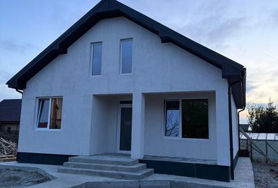 Casă cu 4 camere în Valu lui Traian