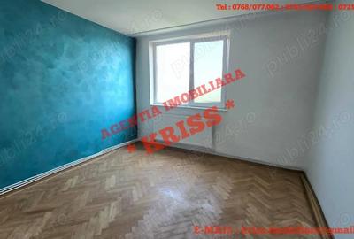 Apartament cu 3 camere semidecomandat în Calea București - 1