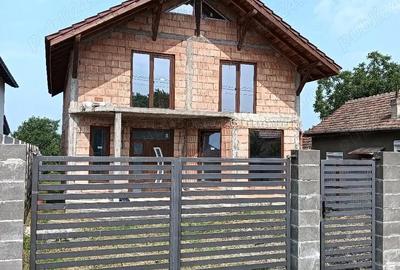 Casă cu 4 camere în Central - 1