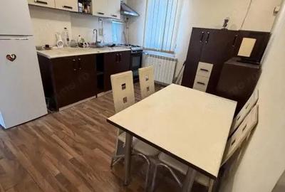 Apartament cu 3 camere decomandat, mobilat în Central