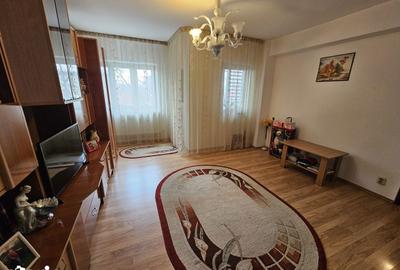 Apartament cu 3 camere decomandat în 13 Septembrie - 7