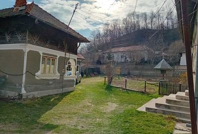Casă cu 6 camere în Căprioru - 4