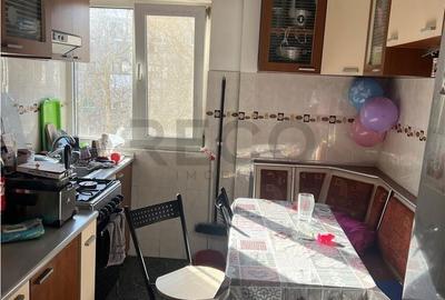 Apartament cu 3 camere semidecomandat în Nufărul - 1