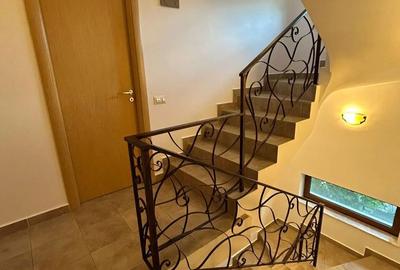 Casă cu 5 camere cu Canalizare în Central