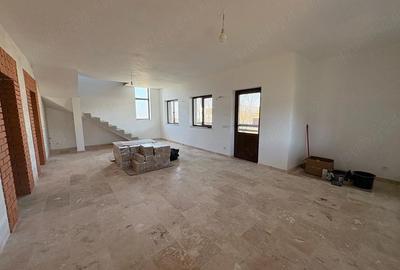 Casă cu Teren 1000 Mp în Central - 4