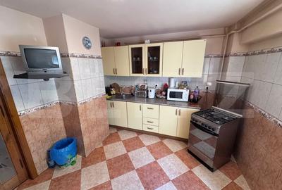 Apartament de vanzare, cu 3 camere, 73 mp, zona Calea Bucuresti - 9