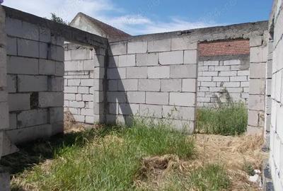 Casă cu 4 camere cu Teren 1015 Mp în Lunei - 3