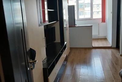 Garsonieră semidecomandată în Micro 3 - 4