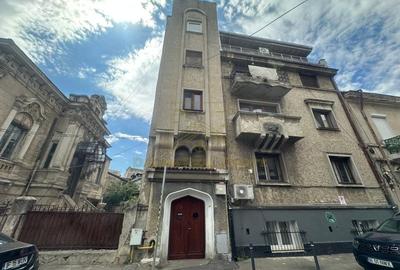 Vanzare - 3 camere  Str. Pasului - colt cu Armeneasca - 13