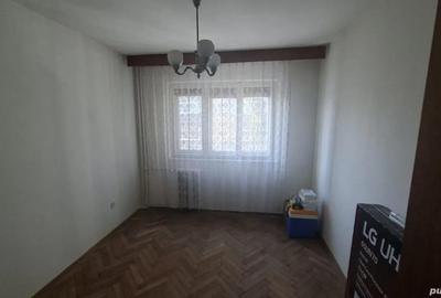 Apartament cu 4 camere decomandat în Republicii - 3