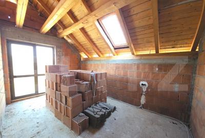 Casă cu 5 camere cu Teren 1000 Mp în Central